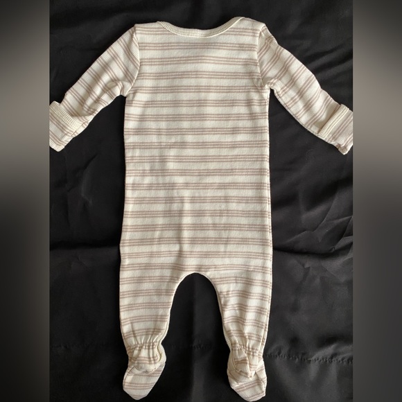 🆕 *FINAL* Quincy Mae, 0-3M or 3-6M, Ribbed Footed Sleeper, Fog Stripe, Organic - Picture 2 of 8